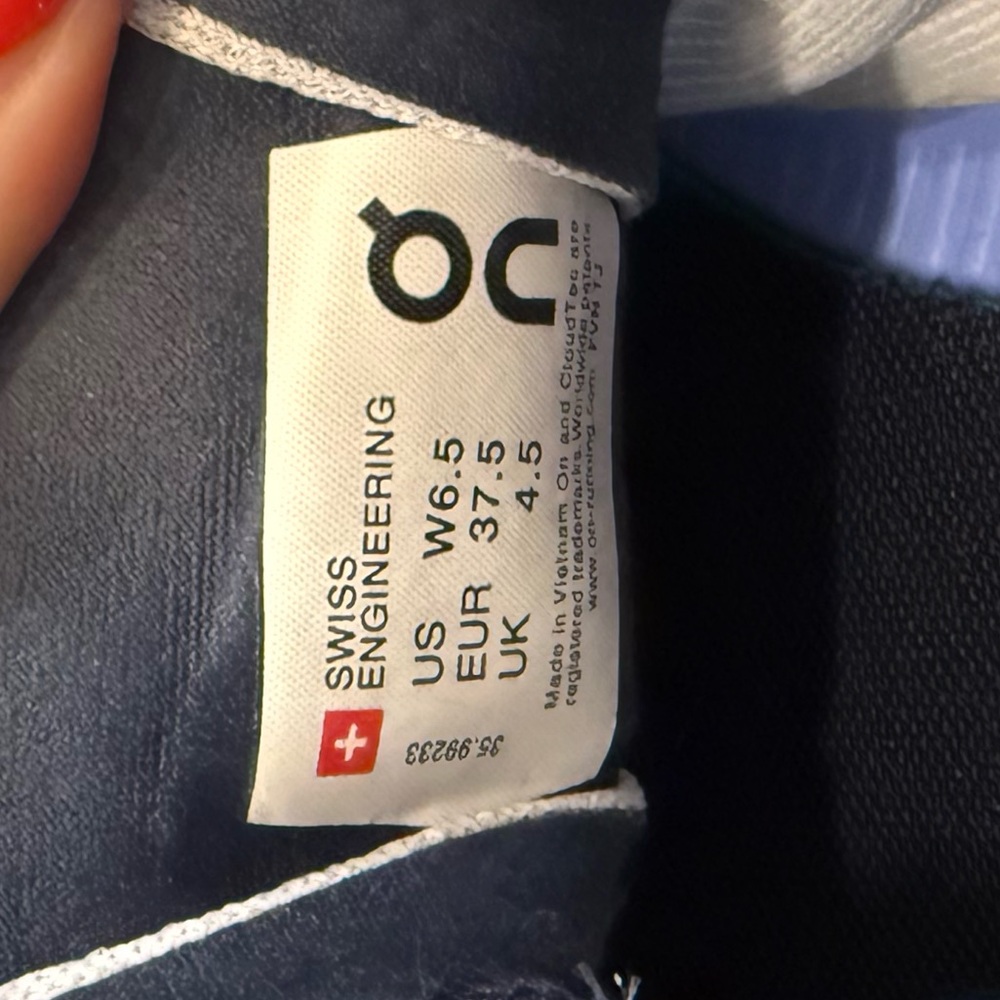 Women’s on cloud flow blue/white ombré size 6.5 - Picture 3 of 5